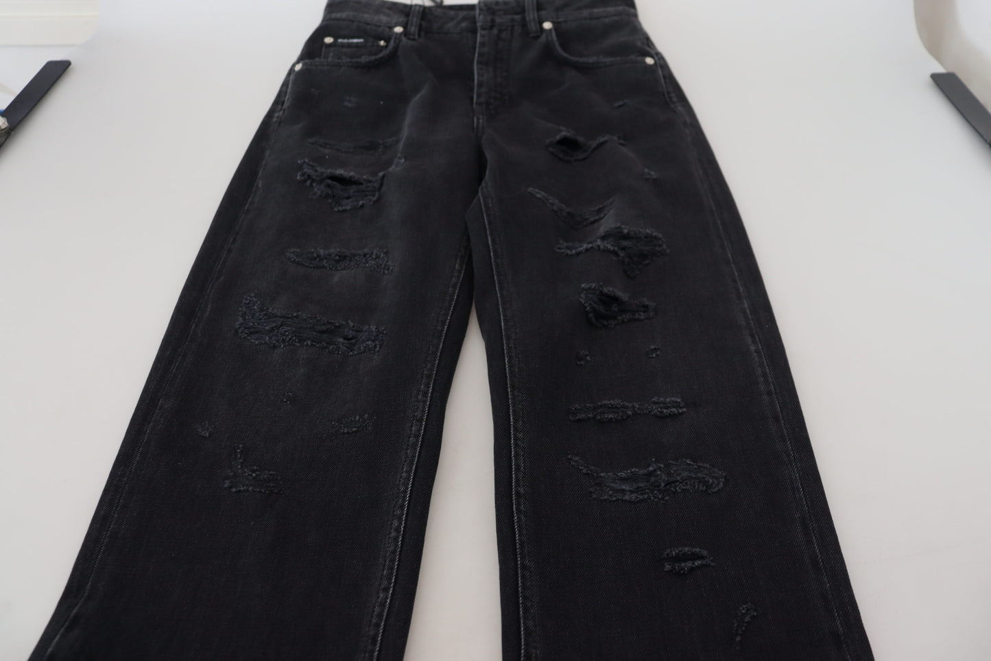 Pantalones vaqueros negros elegantes: eleva tu armario