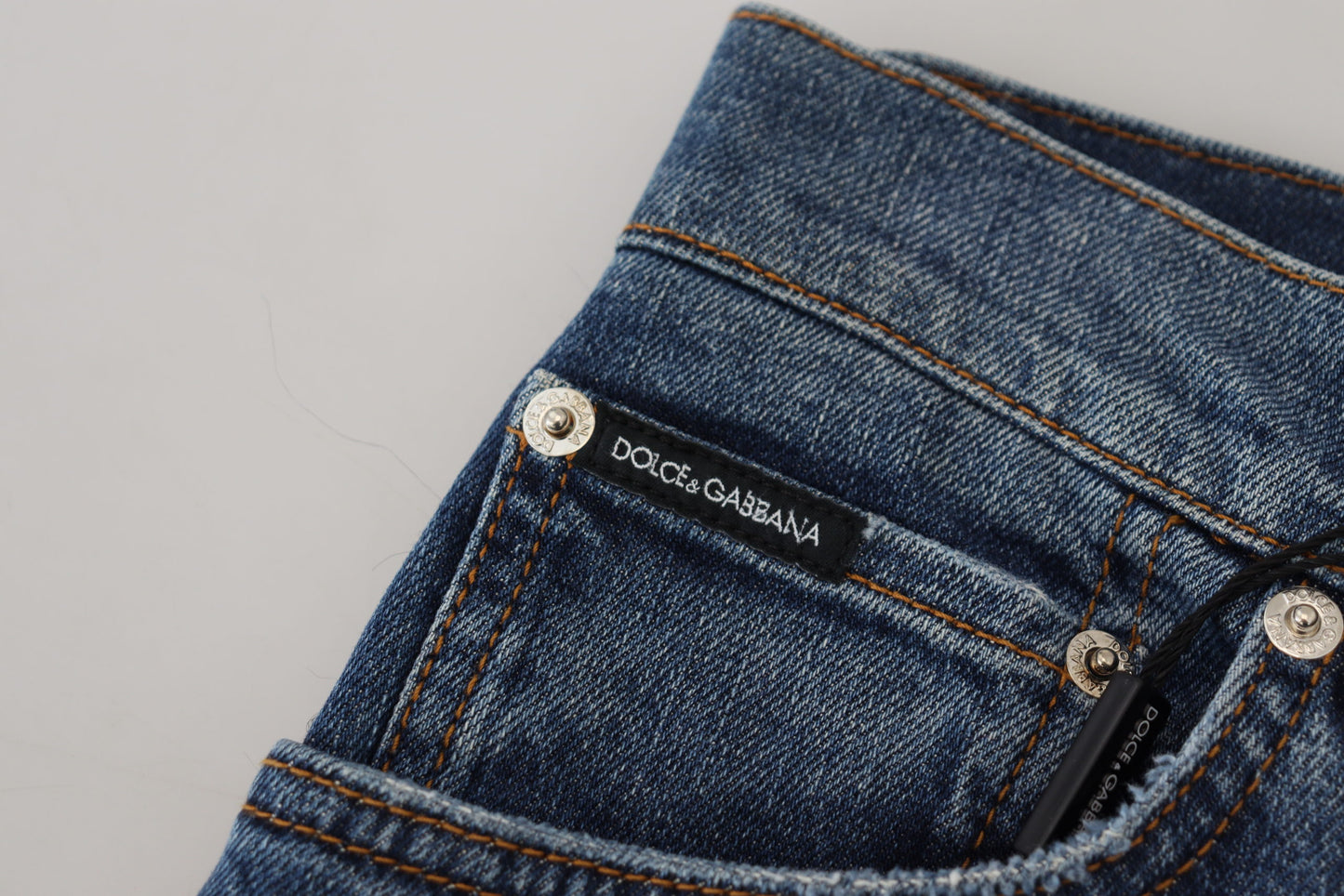 Pantalones vaqueros con espalda a cuadros y elegancia elevada