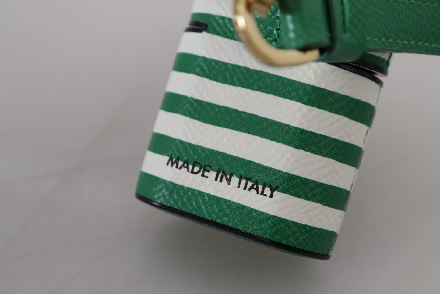 Elegante funda de cuero para AirPods - Verde exuberante