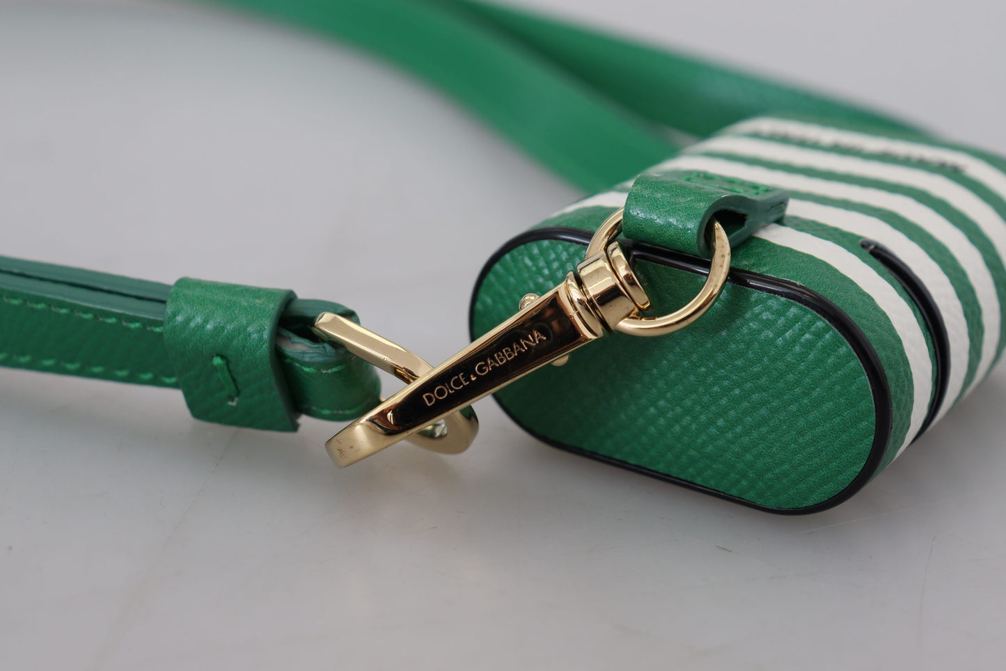 Elegante funda de cuero para AirPods - Verde exuberante