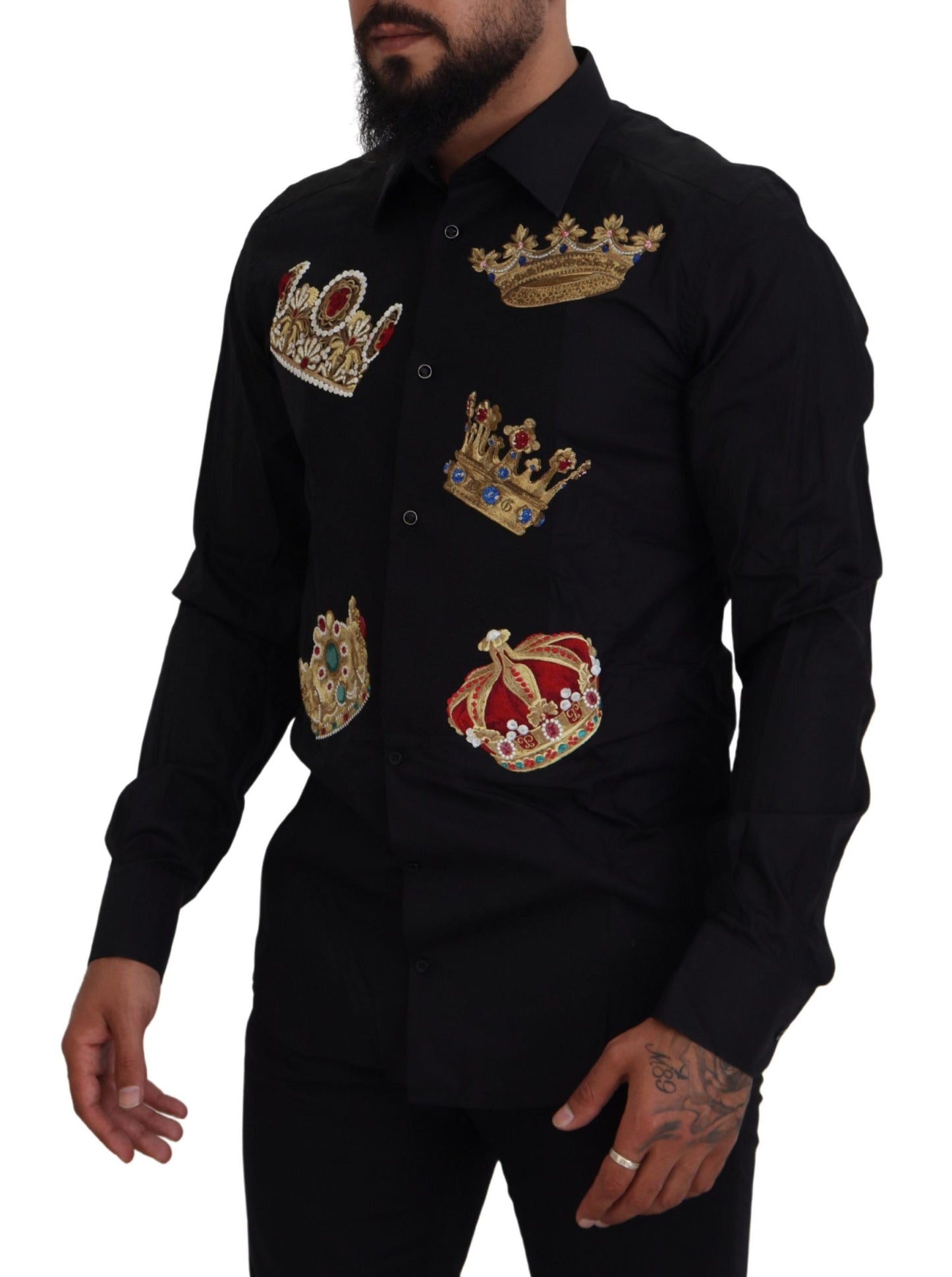Camisa de vestir elegante negra de corte entallado con bordado de corona