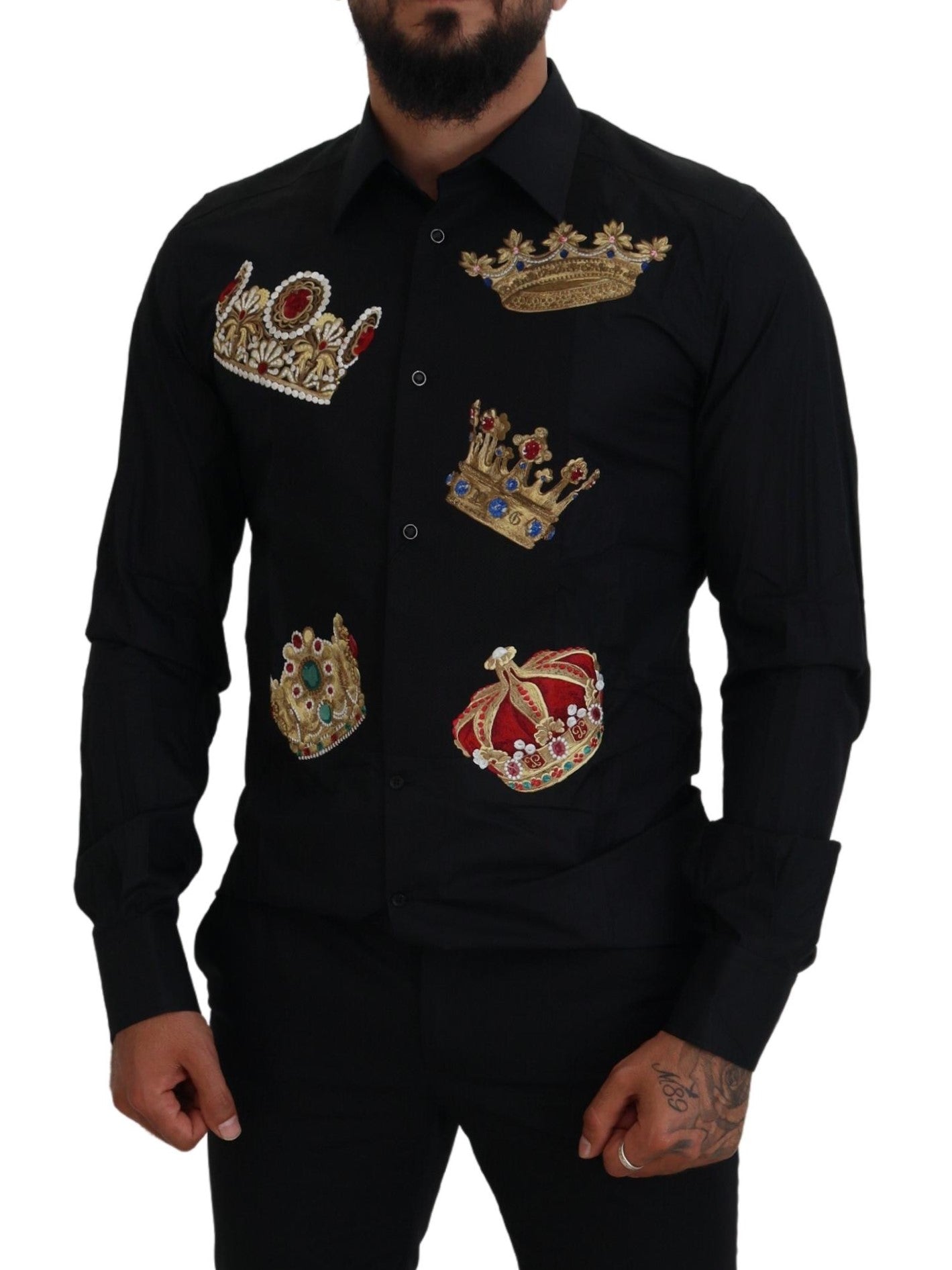 Camisa de vestir elegante negra de corte entallado con bordado de corona