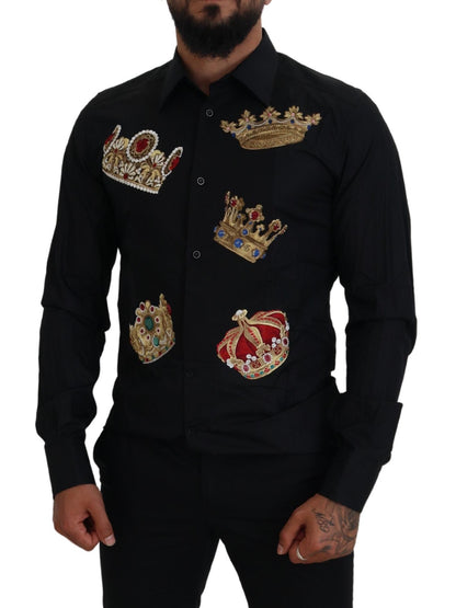 Camisa de vestir elegante negra de corte entallado con bordado de corona