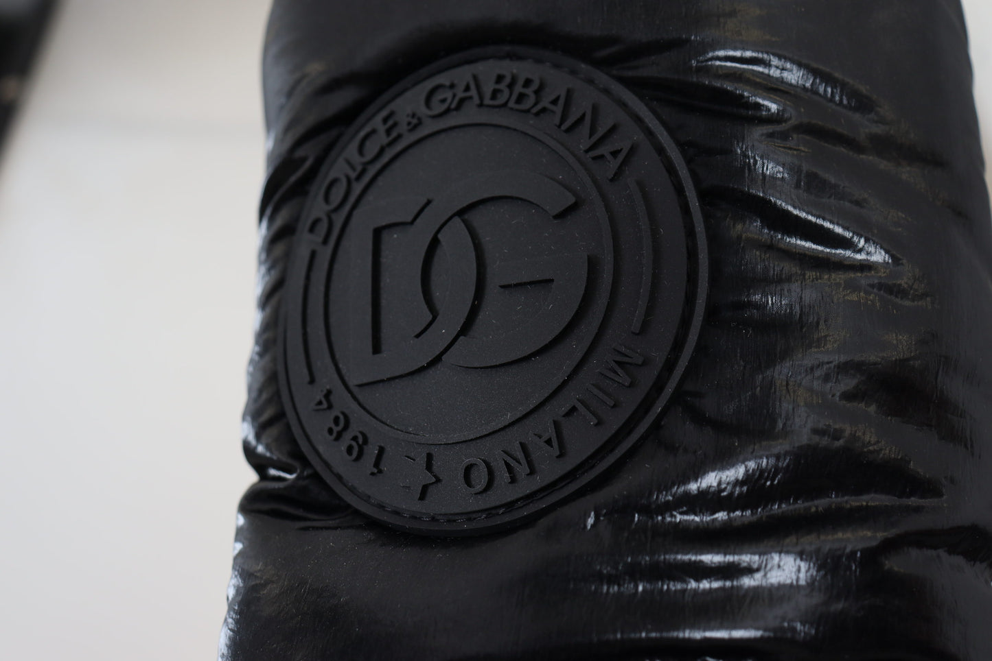 Elegantes botas de media caña en poliéster negro