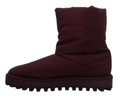 Elegantes botas burdeos de media caña