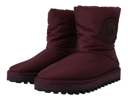 Elegantes botas burdeos de media caña