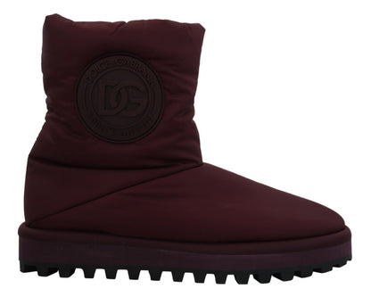 Elegantes botas burdeos de media caña