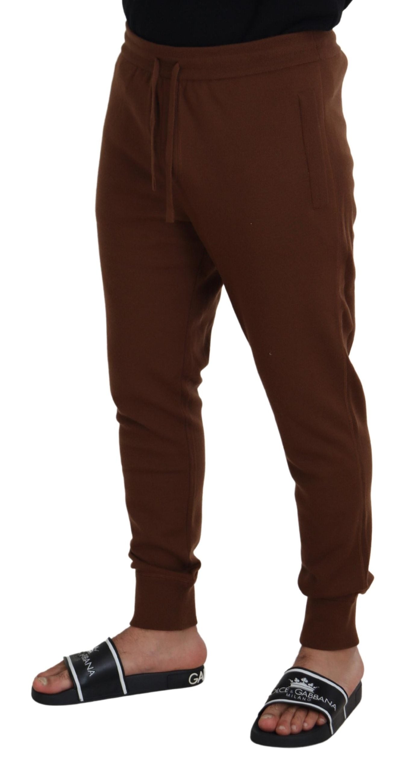 Elegantes pantalones deportivos de cachemira marrón