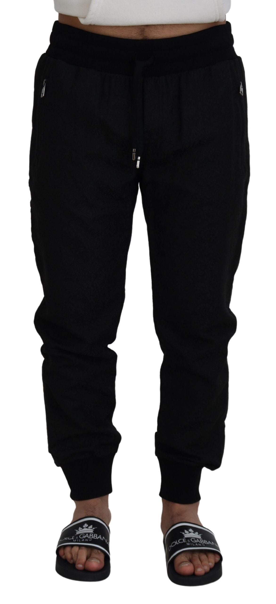 Elegantes pantalones deportivos negros para el hombre moderno