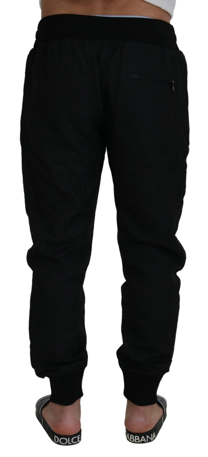 Elegantes pantalones deportivos negros para el hombre moderno