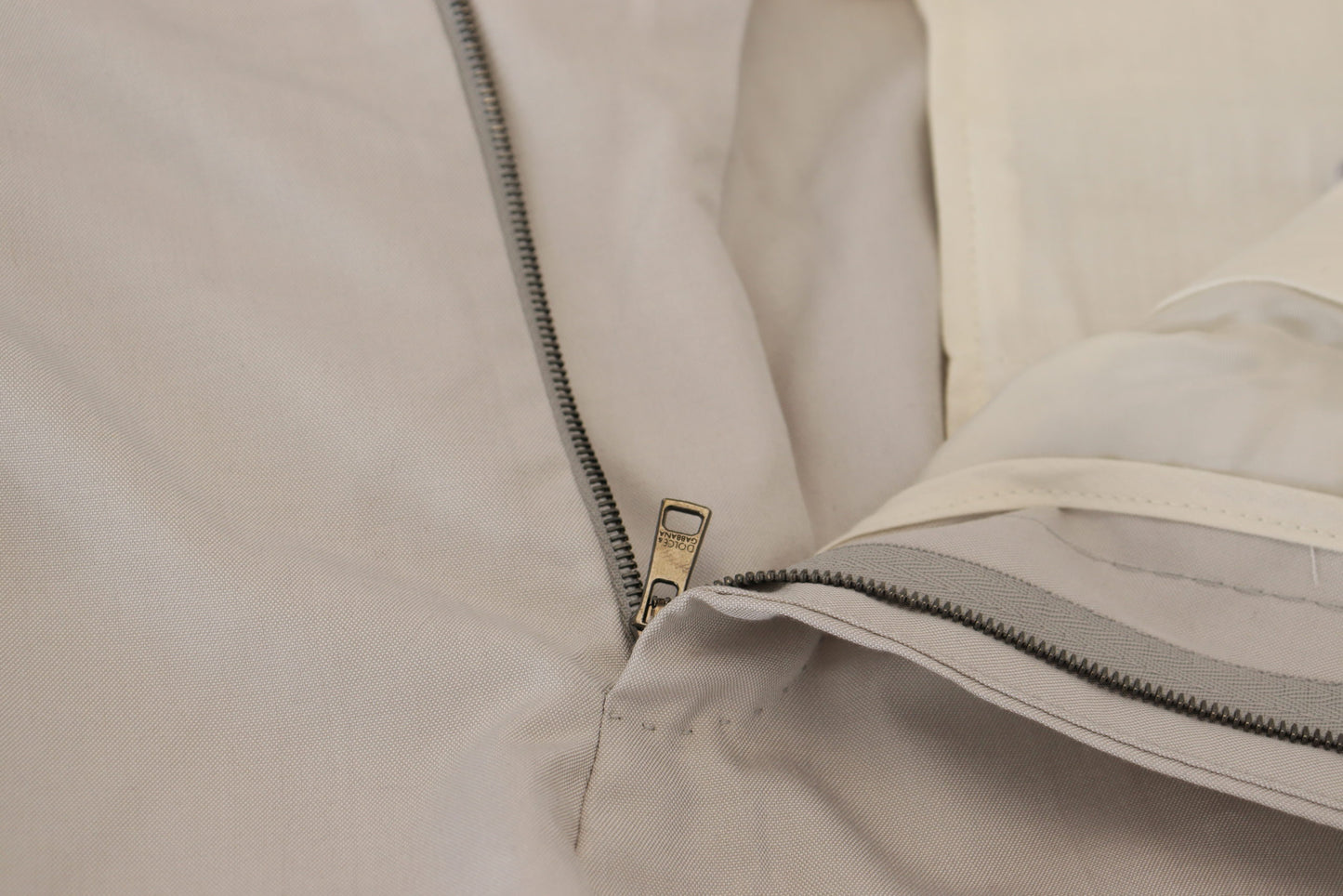 Pantalones elegantes de mezcla de seda en color blanco roto