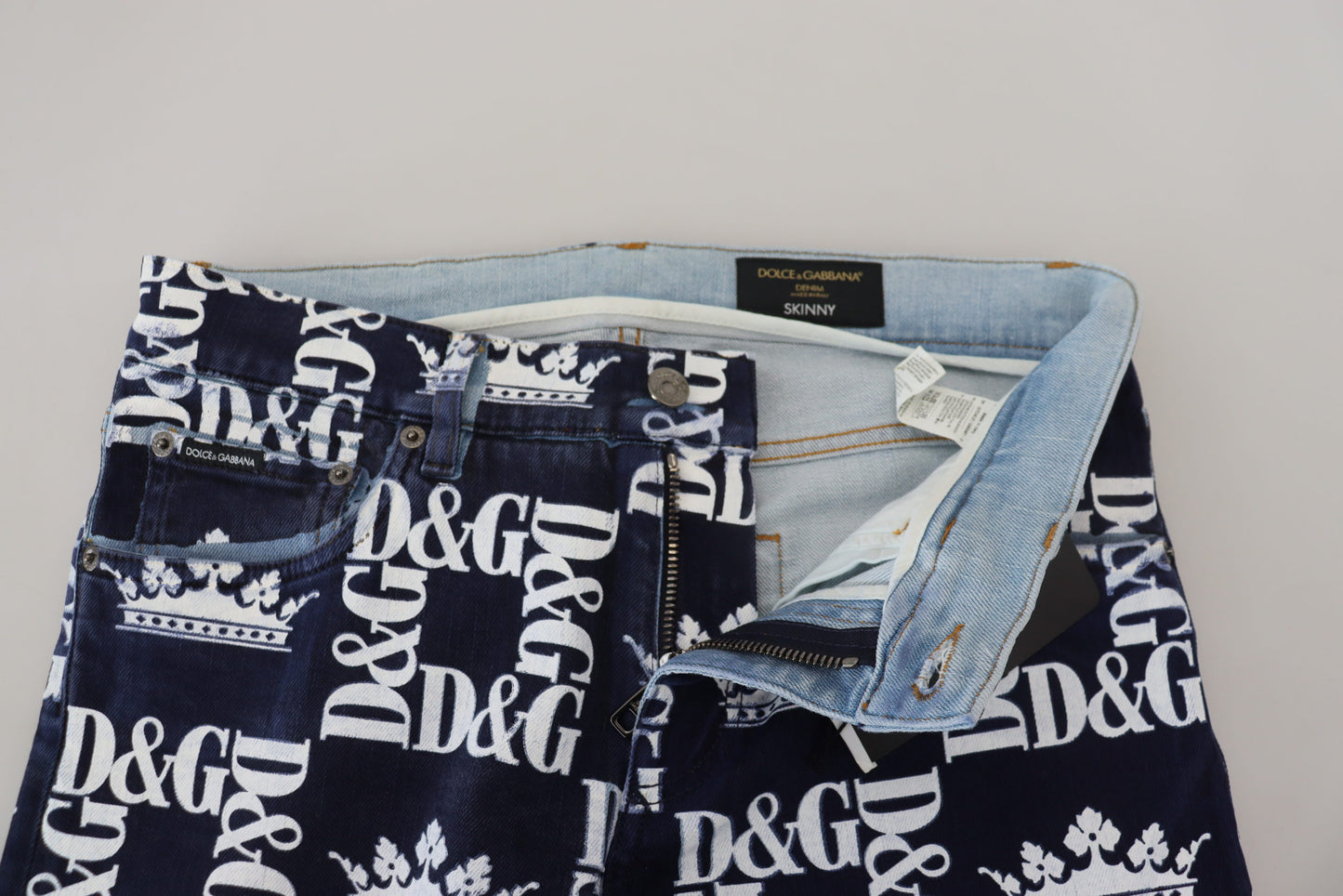Pantalones vaqueros elegantes con estampado de corona
