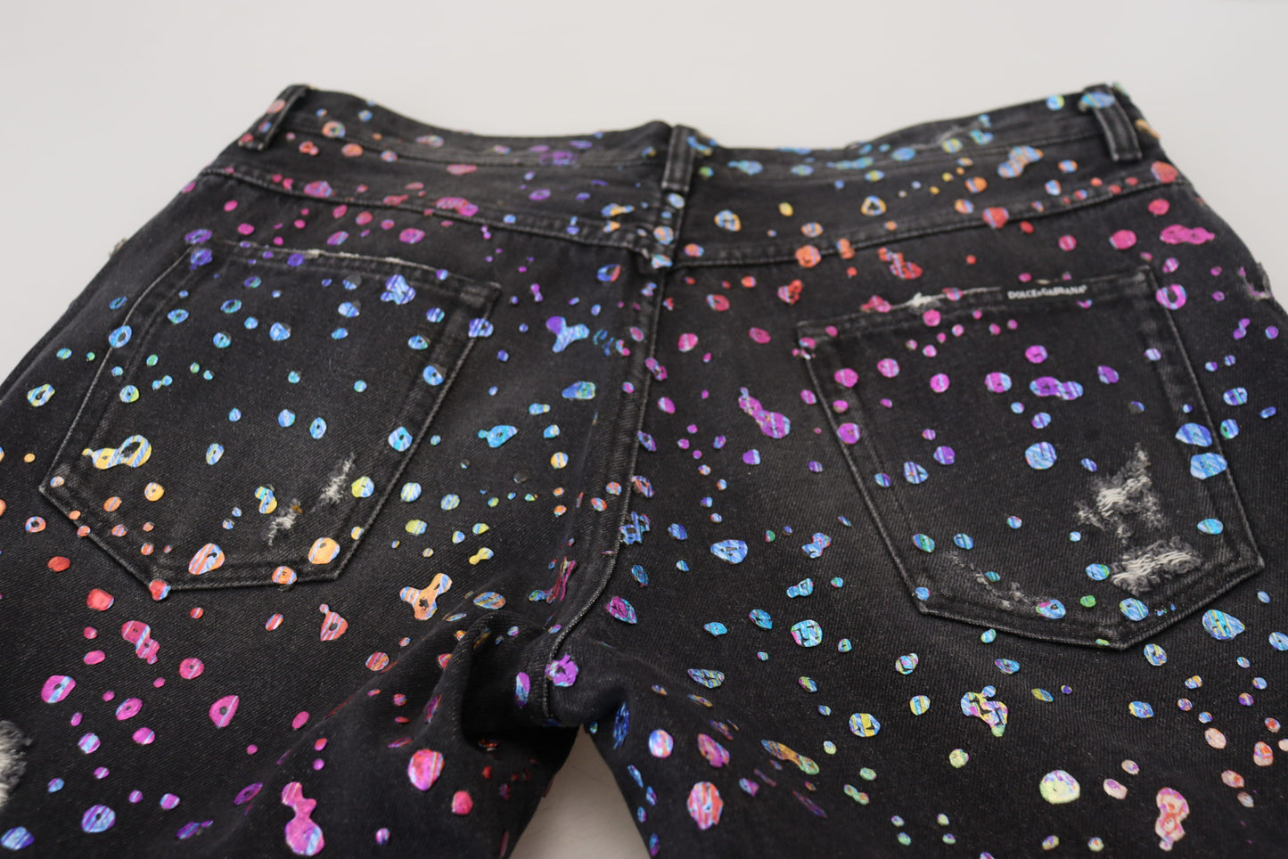 Elegantes pantalones vaqueros con estampado multicolor
