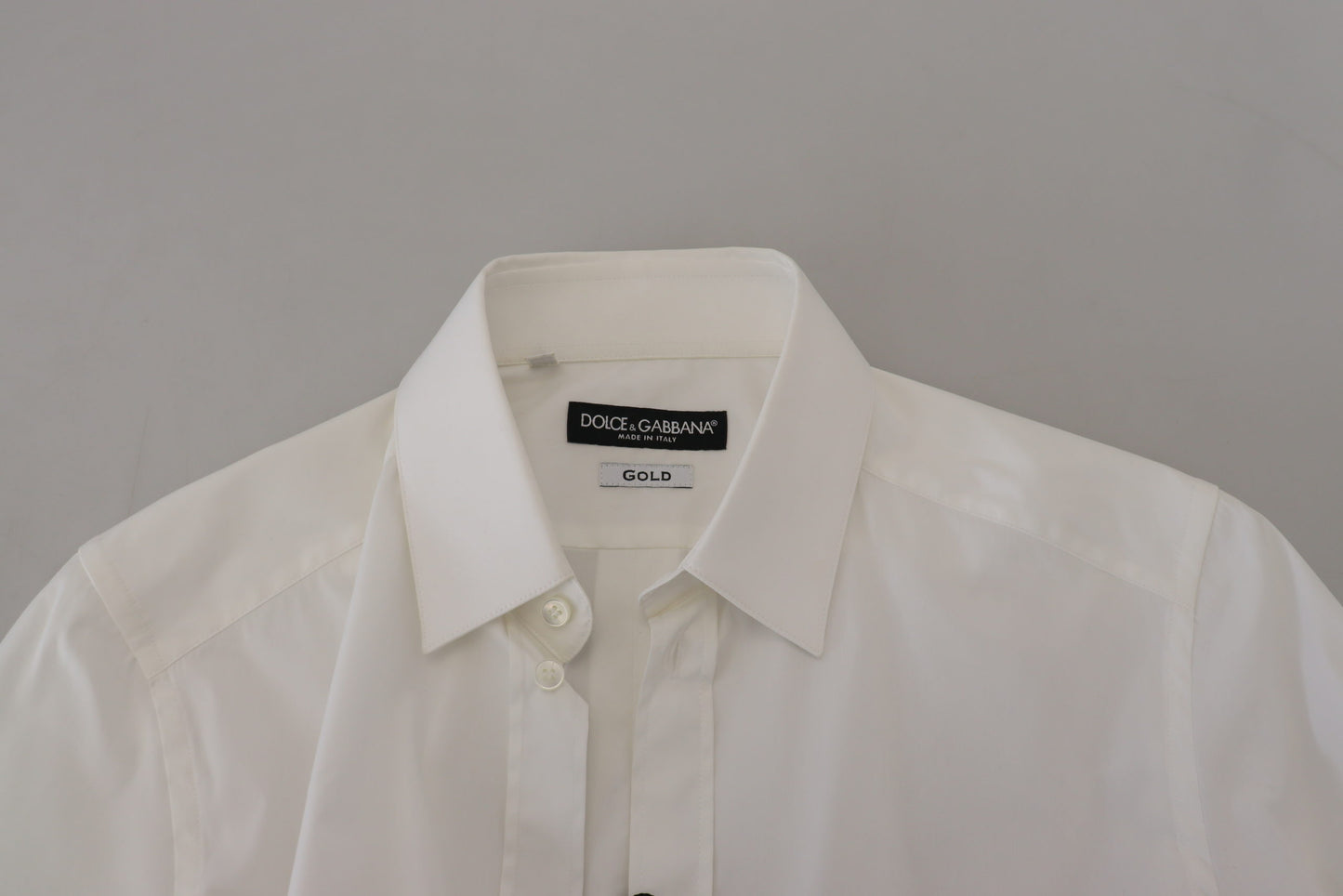 Camisa de vestir blanca deslumbrante de corte entallado