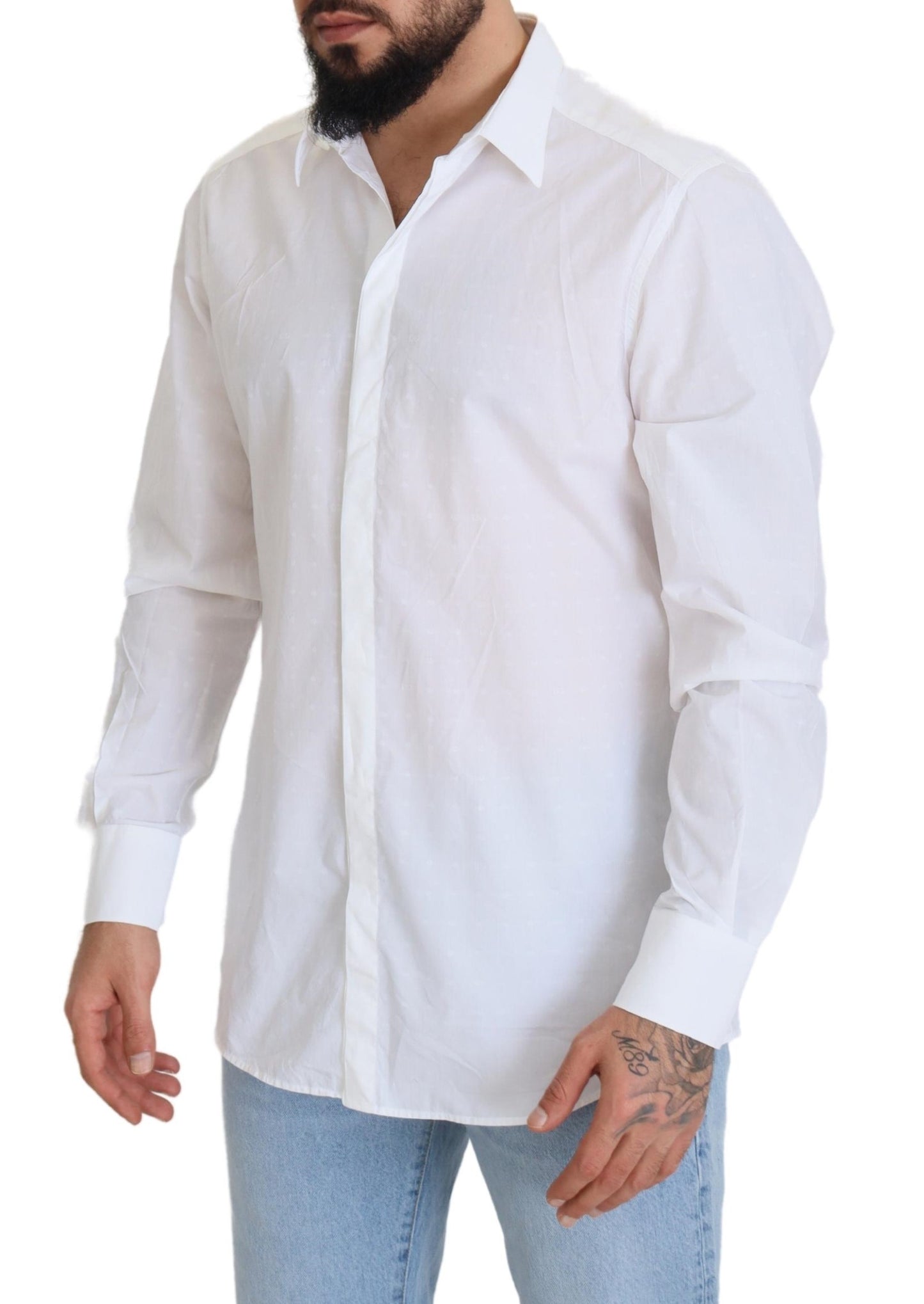 Camisa de vestir de algodón blanco con elegancia reinventada
