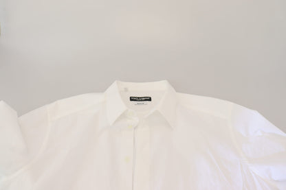 Camisa de vestir de algodón blanco con elegancia reinventada