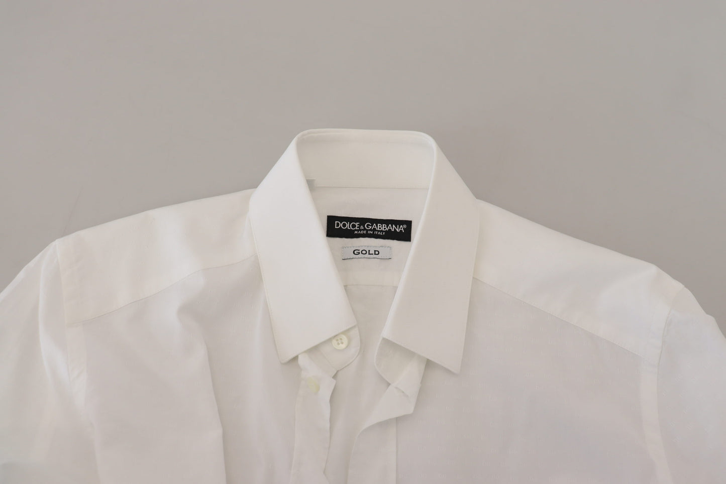 Camisa elegante de algodón blanca de corte entallado