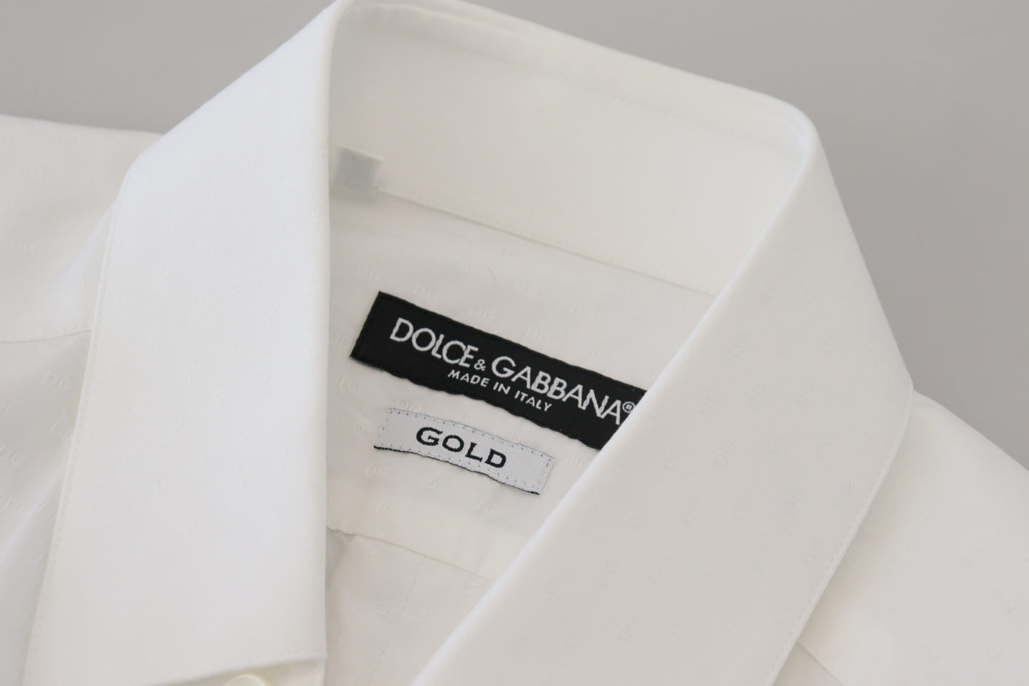 Camisa elegante de algodón blanca de corte entallado