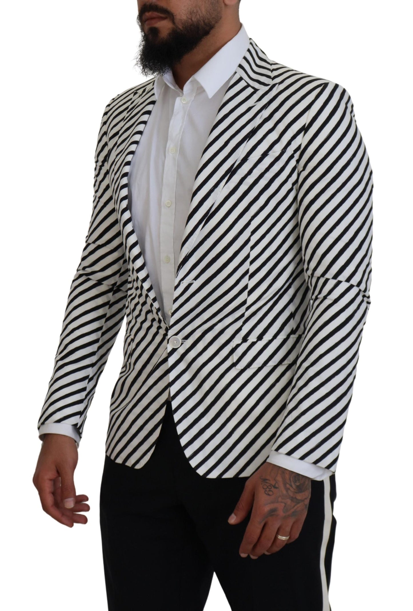 Blazer elegante de rayas blancas con botonadura sencilla