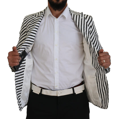 Blazer elegante de rayas blancas con botonadura sencilla