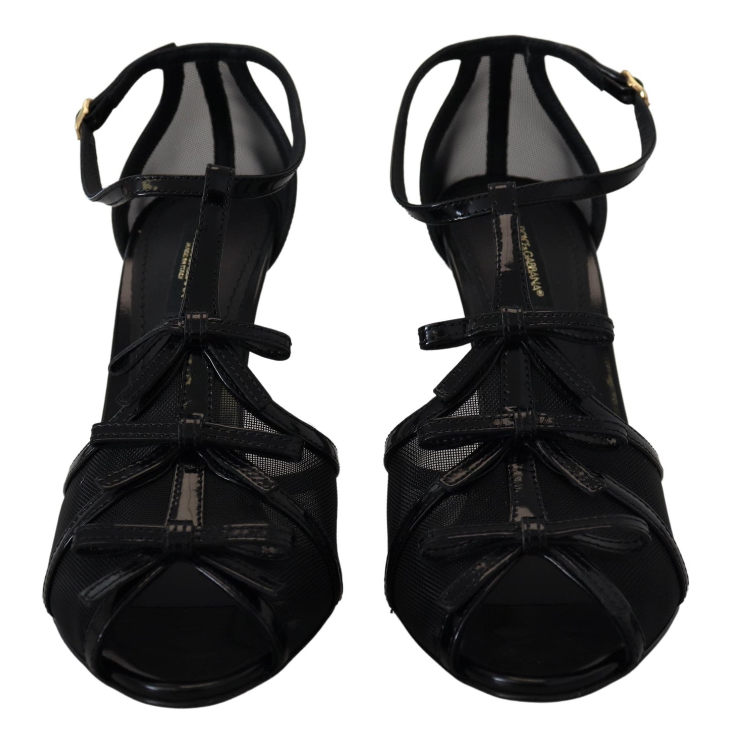 Elegantes sandalias negras de tacón de aguja