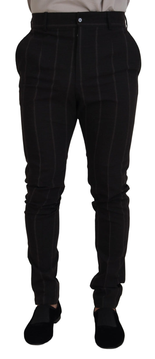 Elegantes pantalones chinos de rayas negras