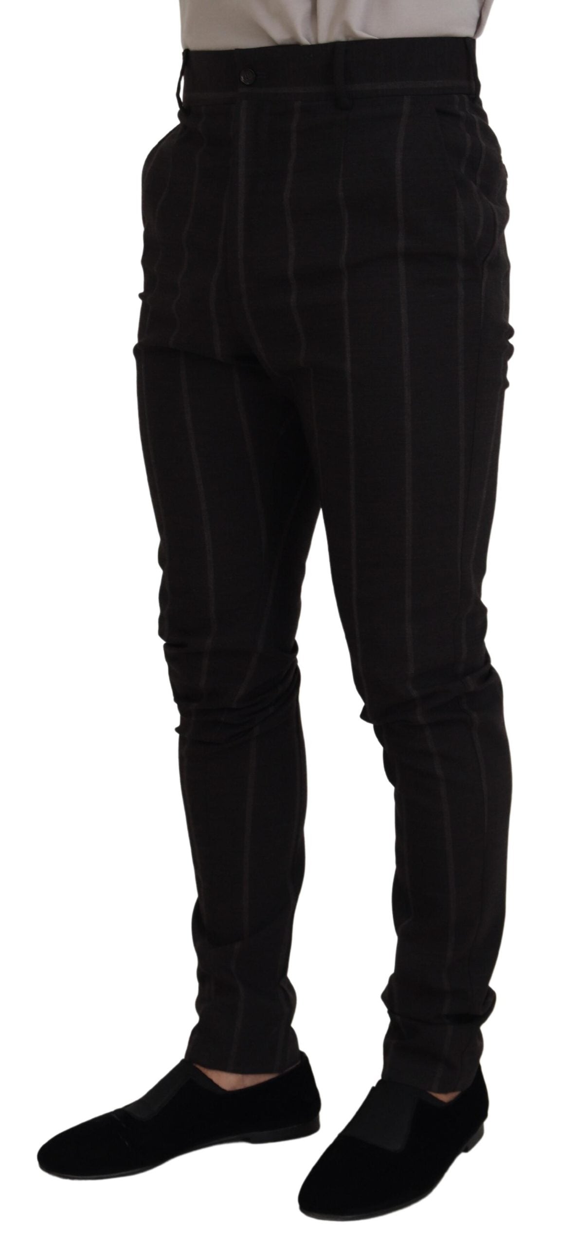 Elegantes pantalones chinos de rayas negras