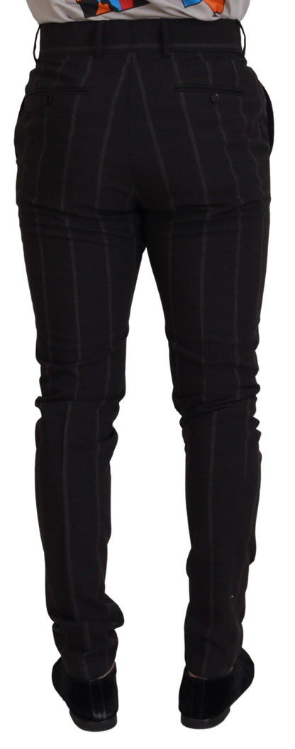 Elegantes pantalones chinos de rayas negras