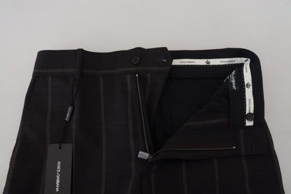 Elegantes pantalones chinos de rayas negras