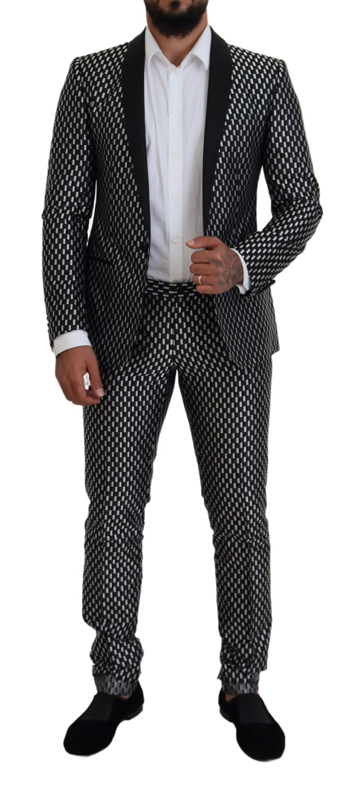 Elegante traje ajustado de mezcla de seda negra