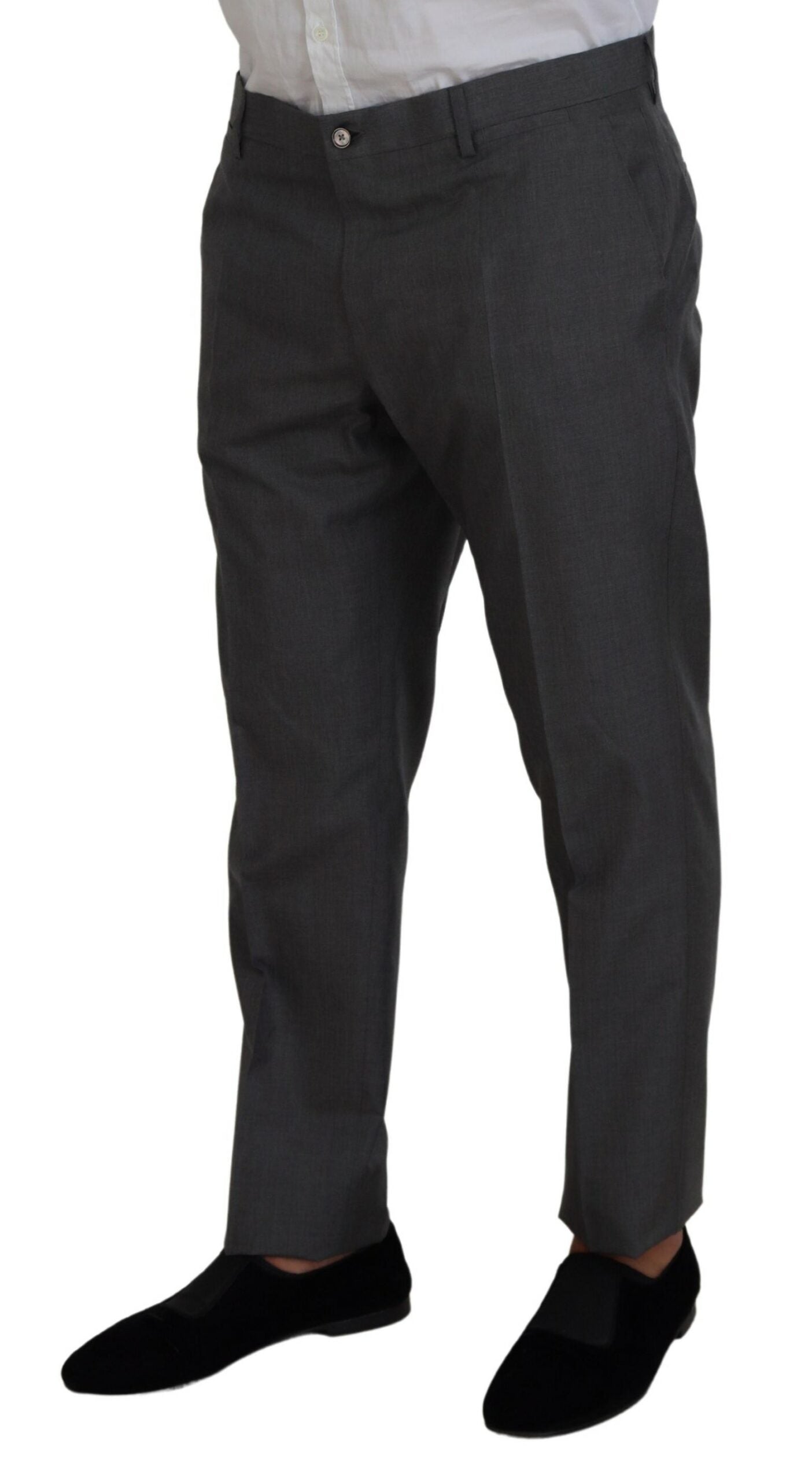 Elegante traje de tres piezas de corte entallado con diseño de martini plateado