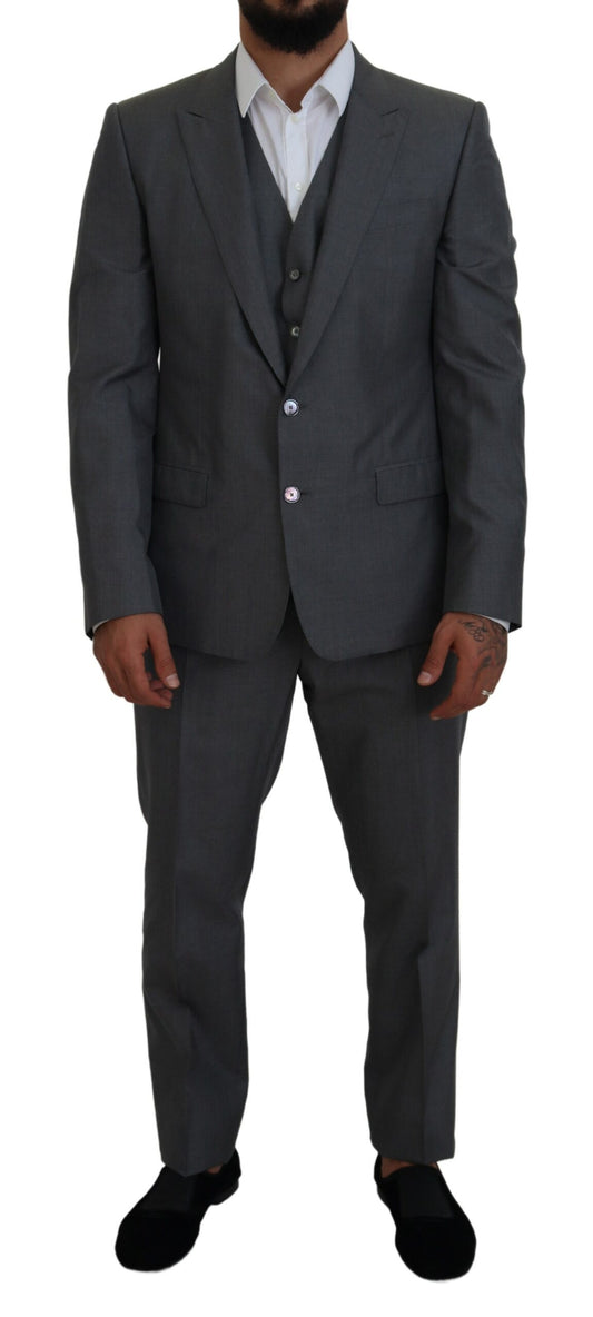 Elegante traje de tres piezas de corte entallado con diseño de martini plateado