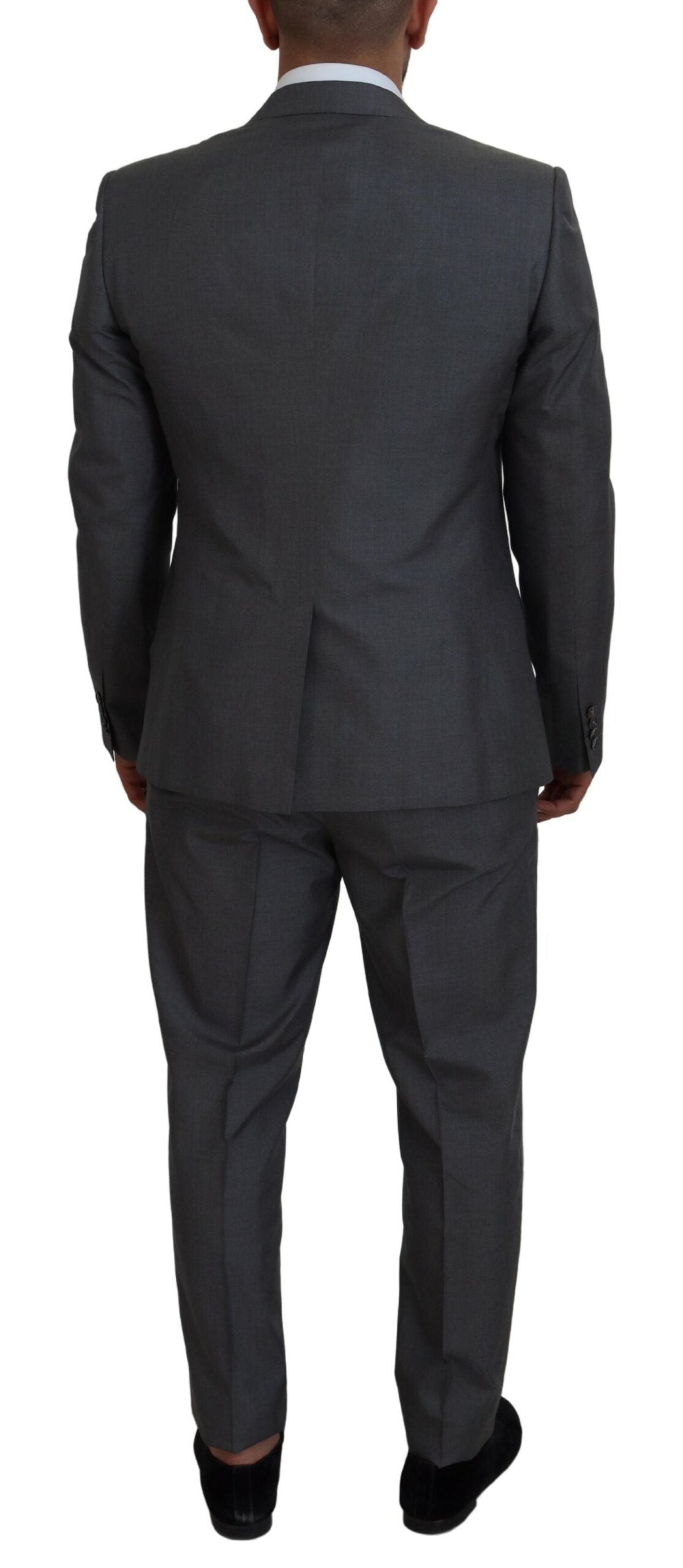 Elegante traje de tres piezas de corte entallado con diseño de martini plateado