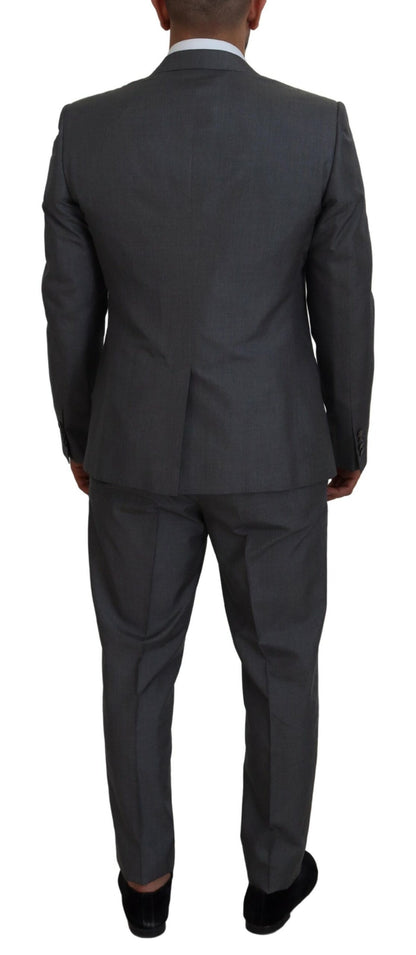 Elegante traje de tres piezas de corte entallado con diseño de martini plateado