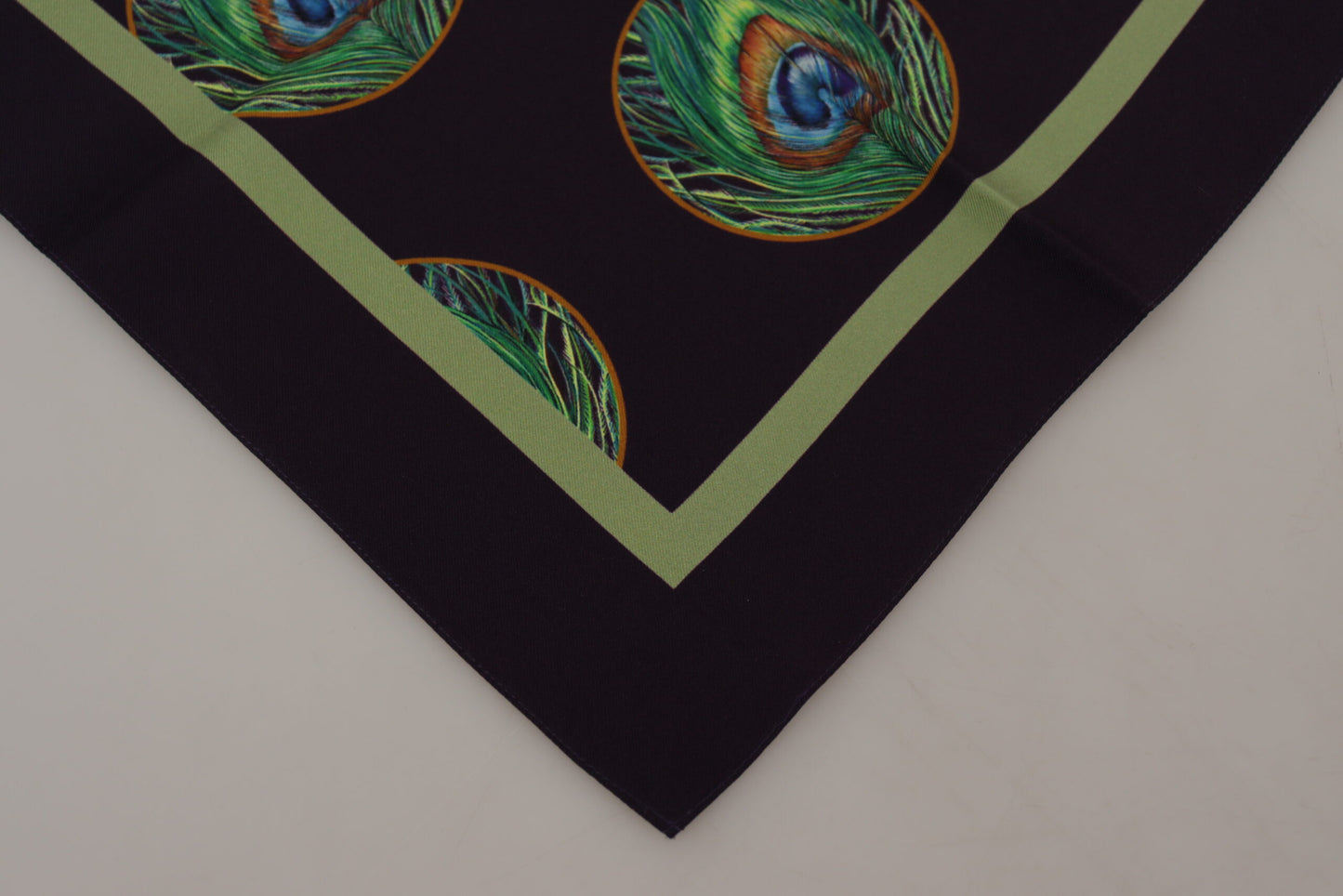 Elegante pañuelo cuadrado de seda