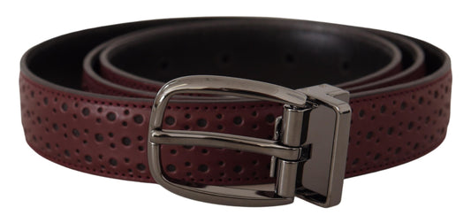 Cinturón de cuero elegante con hebilla de metal