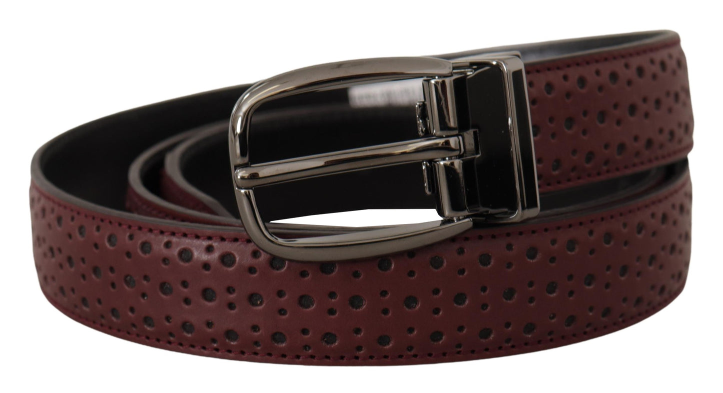 Cinturón de cuero elegante con hebilla de metal