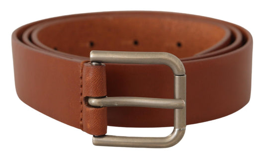 Cinturón de cuero elegante con hebilla de metal