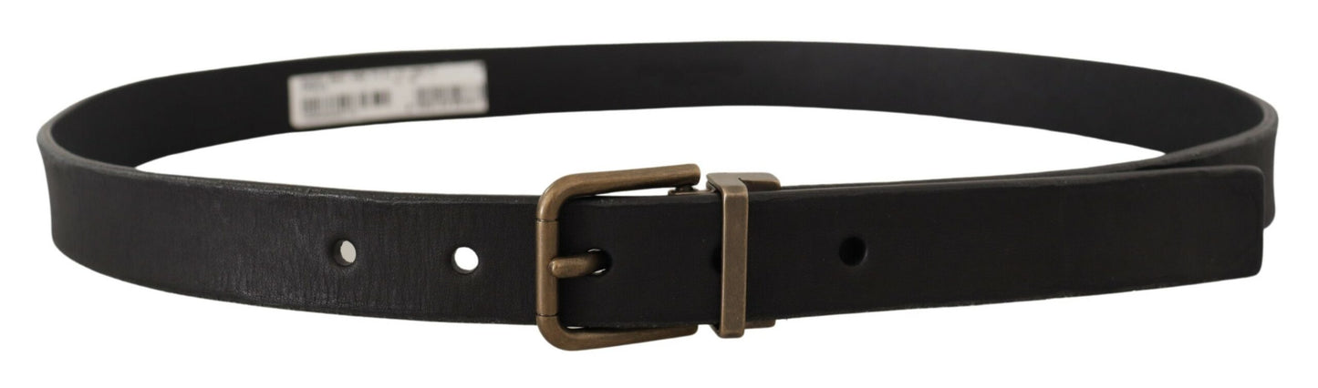Cinturón elegante de cuero negro con hebilla de metal vintage