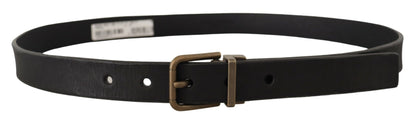 Cinturón elegante de cuero negro con hebilla de metal vintage