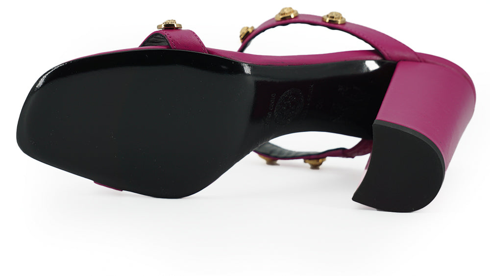 Elegantes sandalias altas de piel de becerro morada