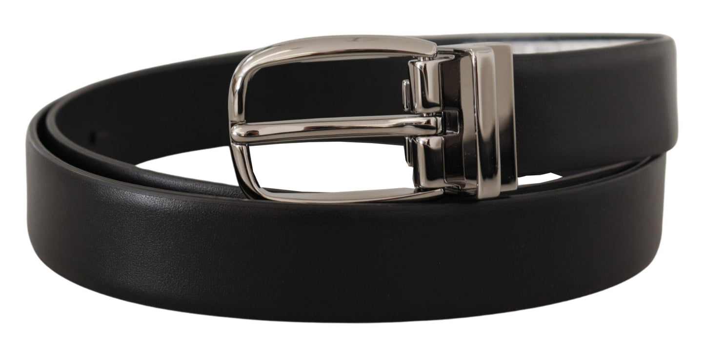 Cinturón de cuero elegante con hebilla de metal