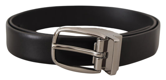 Cinturón de cuero elegante con hebilla de metal