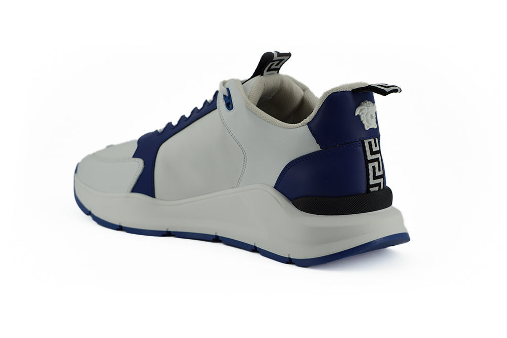 Elegantes zapatillas de piel azul y blanca