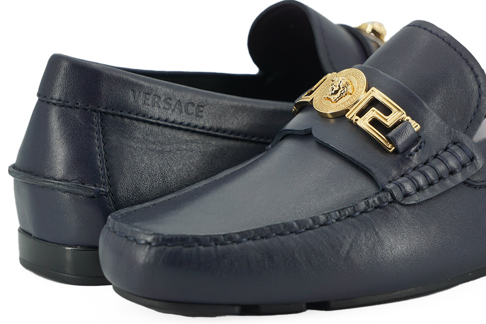 Elegantes mocasines de piel de becerro azul marino