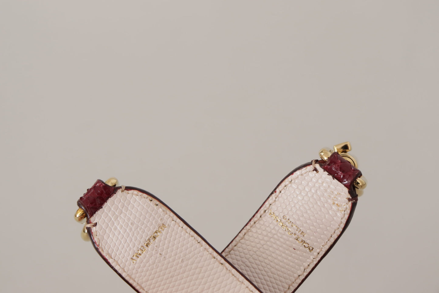 Elegante correa para bolso de piel de pitón en color burdeos
