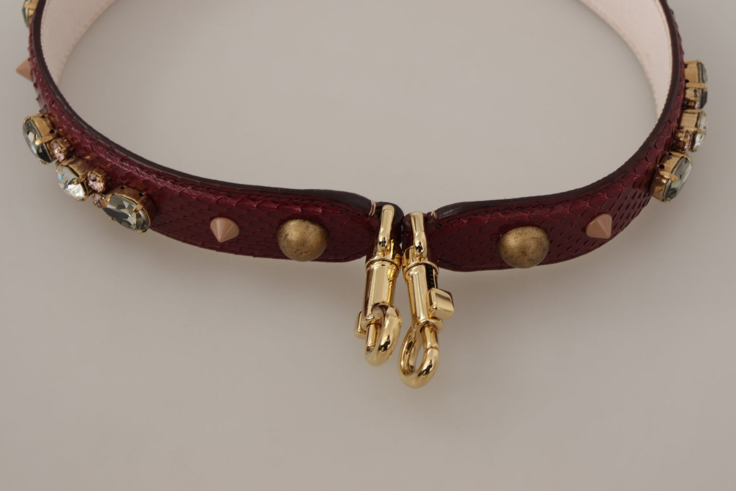 Elegante correa para bolso de piel de pitón en color burdeos