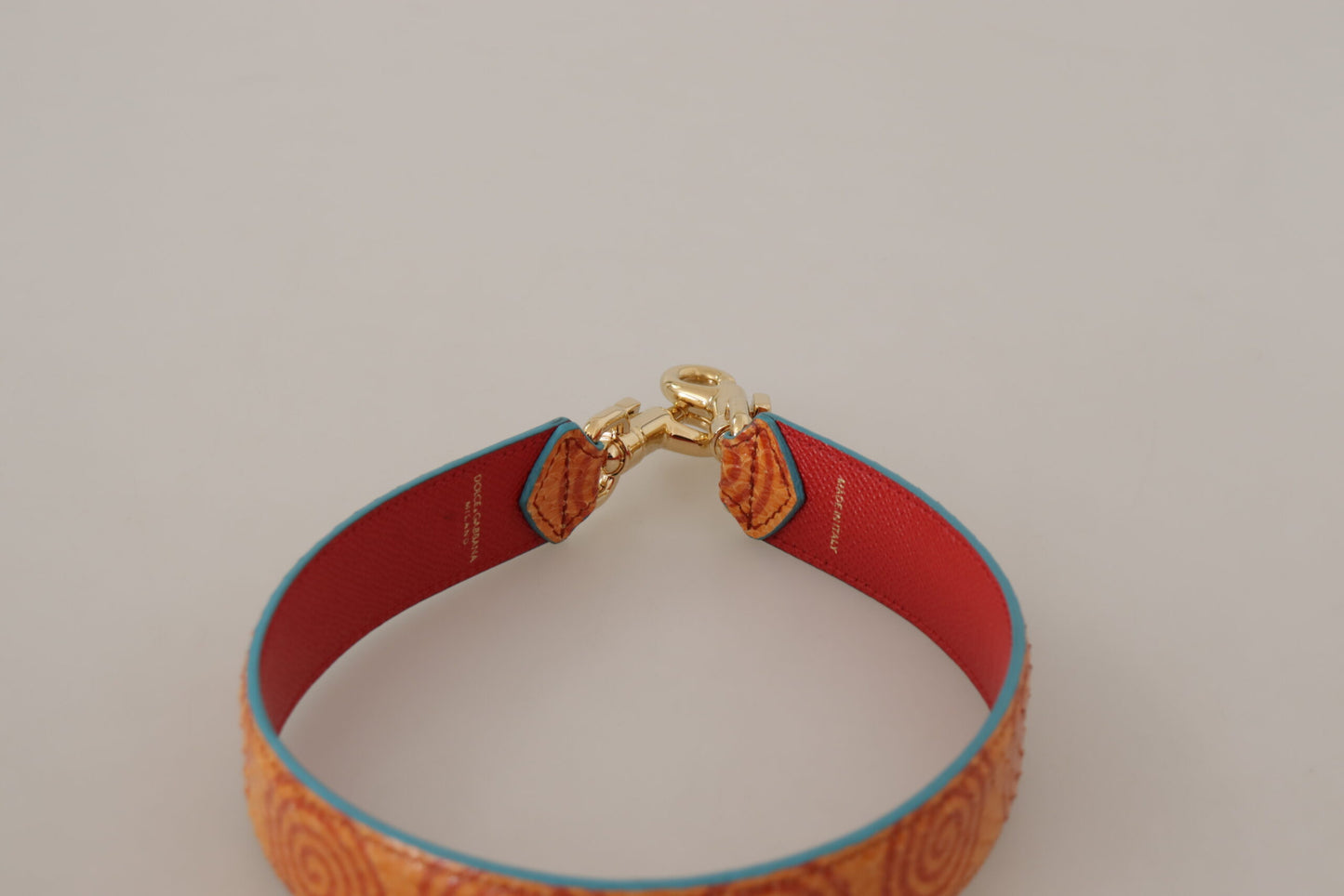 Elegante accesorio de correa de hombro de cuero naranja