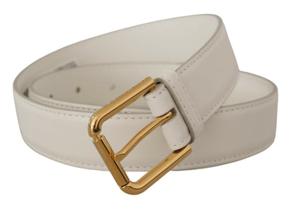 Cinturón elegante de cuero blanco con hebilla grabada en oro