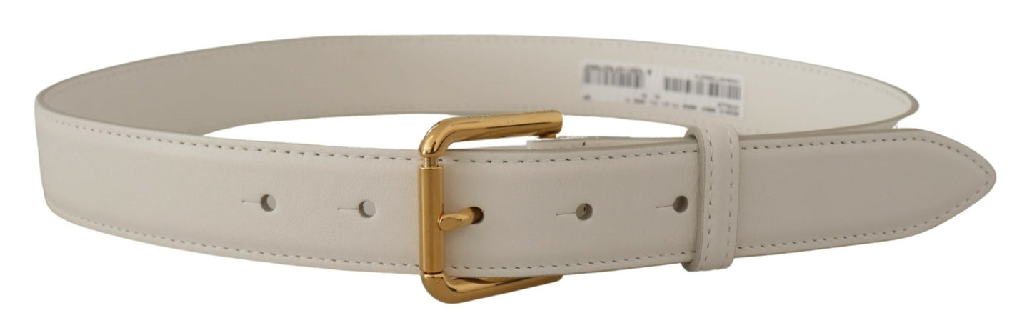Cinturón elegante de cuero blanco con hebilla grabada en oro